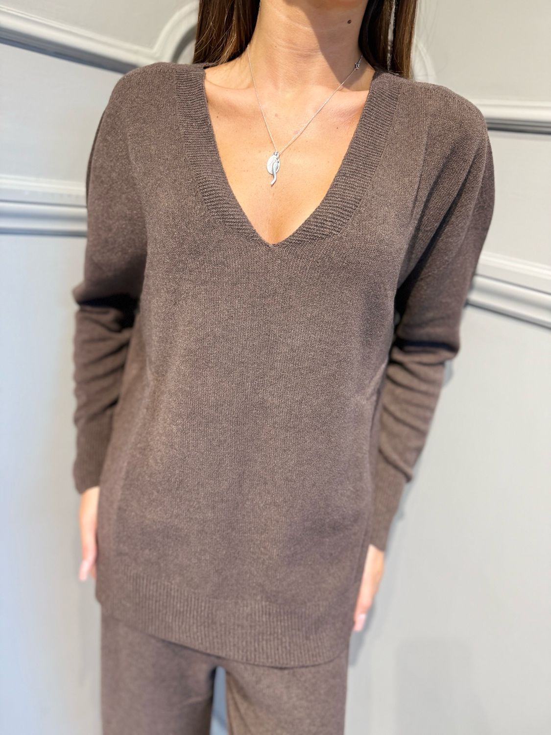 HAVE ONE - completo in maglia con scollo a V over HNC-R013 Moro