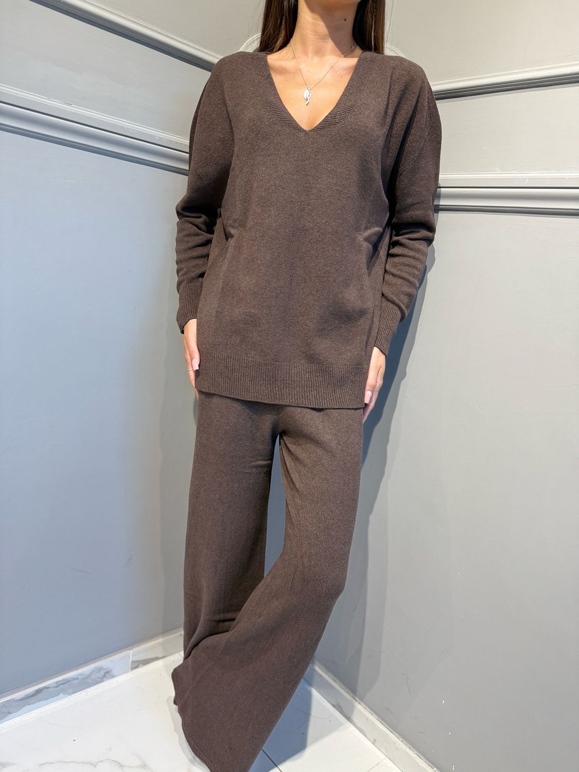 HAVE ONE - completo in maglia con scollo a V over HNC-R013 Moro