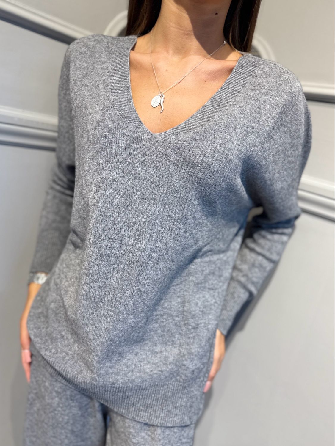 HAVE ONE - completo in maglia a V over grigio mélange HNC-R013
