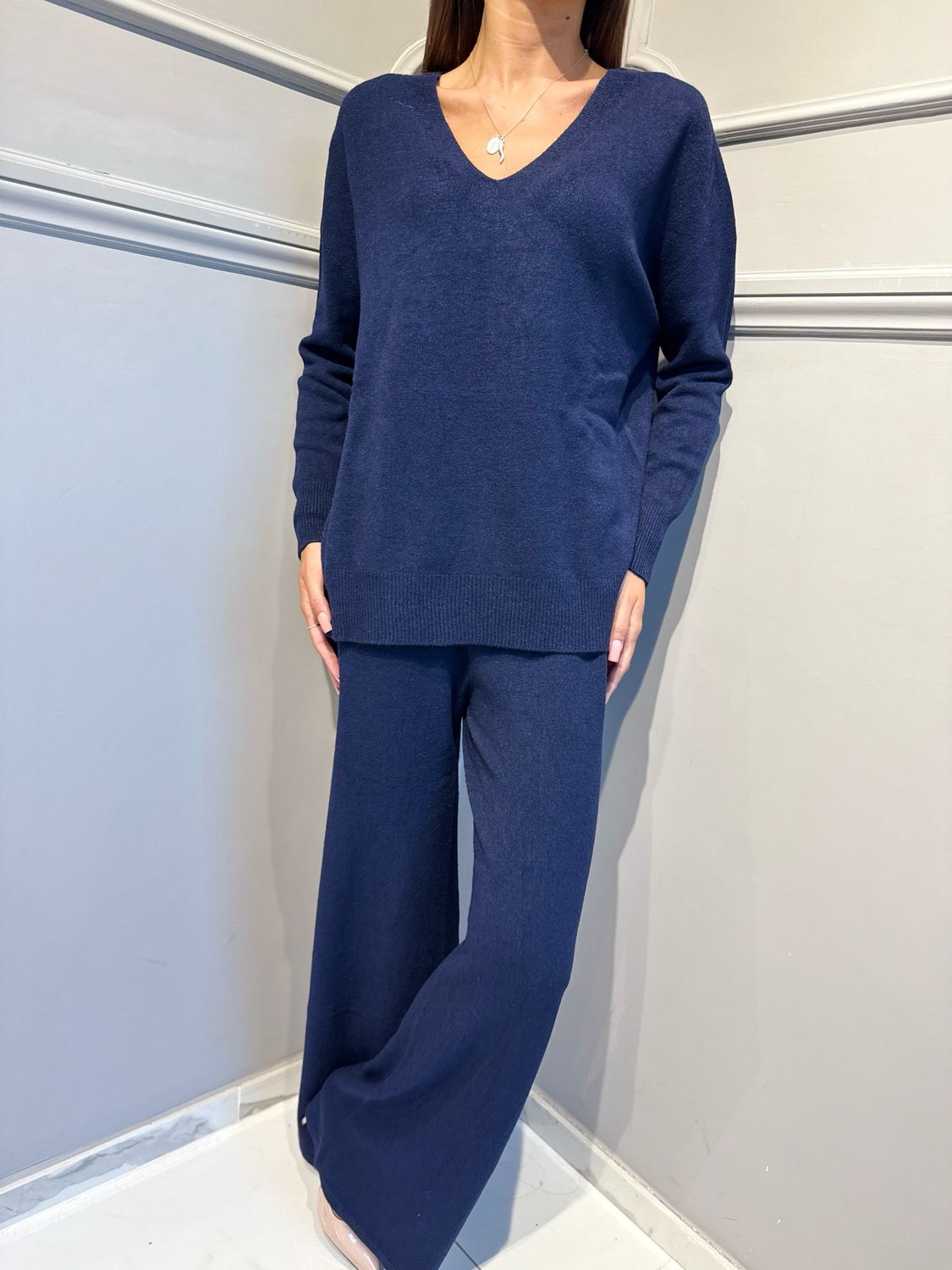 HAVE ONE - completo in maglia over a V blu navy HNC-R013