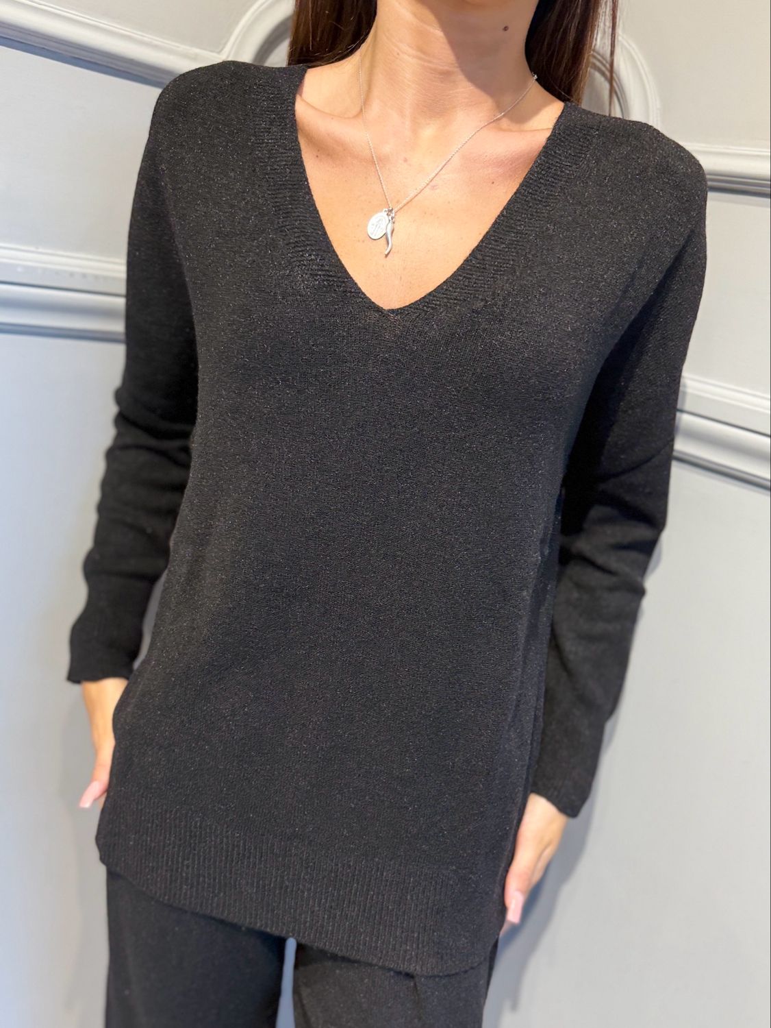 HAVE ONE - completo in maglia a V over HNC-R013 nero