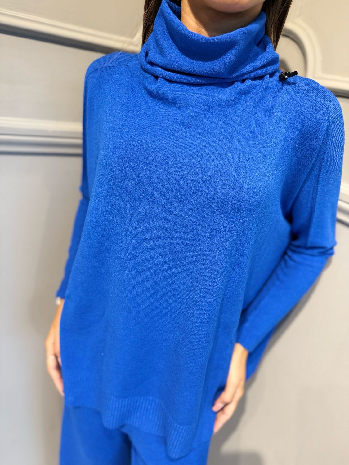 HAVE ONE - completo in maglia collo ciambella over HMG-R006 bluette