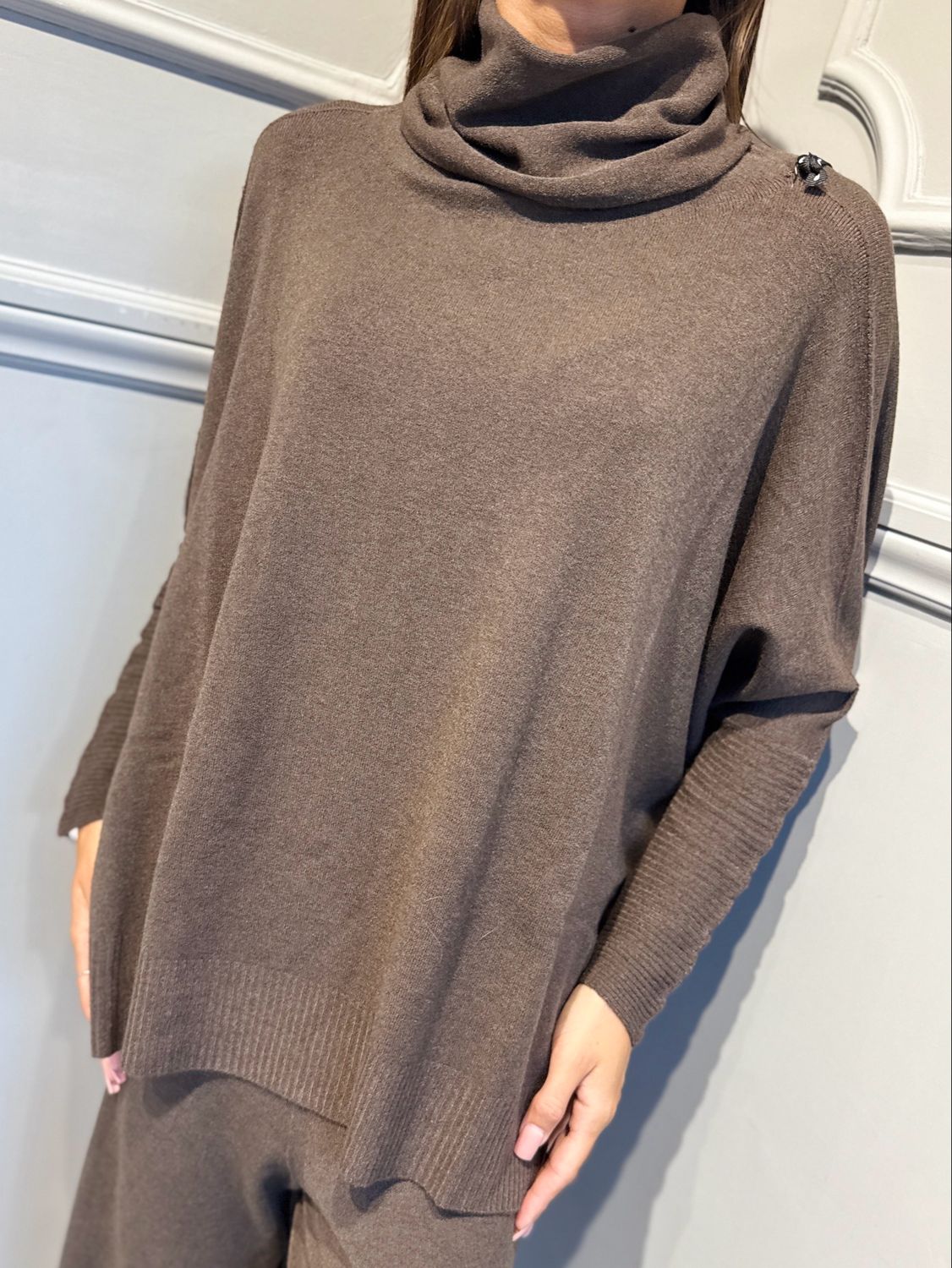 HAVE ONE - completo in maglia over collo ciambella HMG-R006 cacao