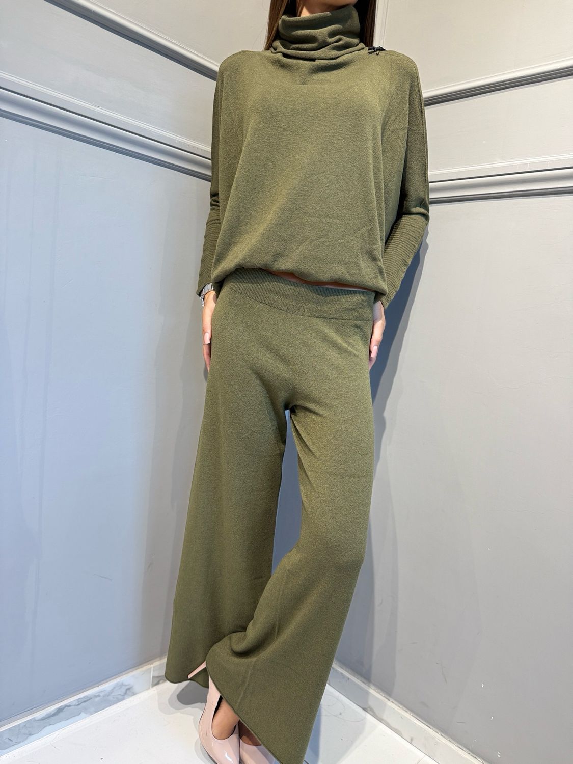 HAVE ONE - completo in maglia collo ciambella over verde militare HMG-R006