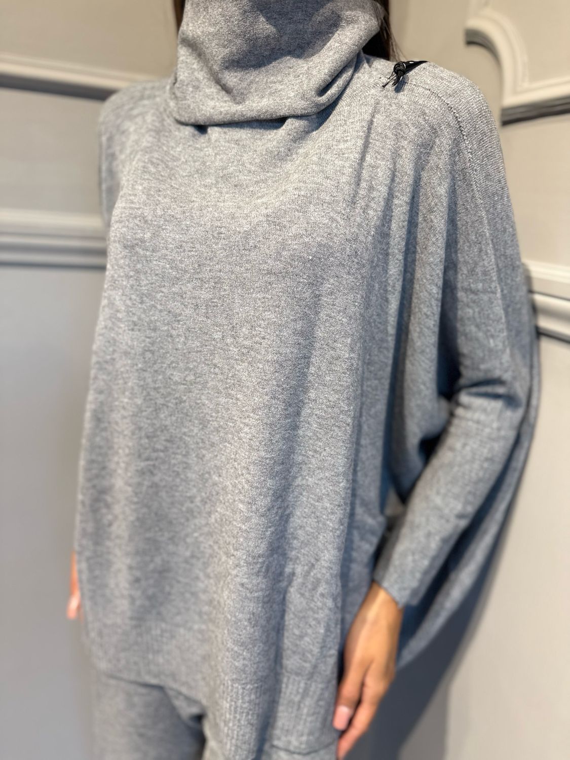 HAVE ONE - completo in maglia collo ciambella grigio HMG-R006