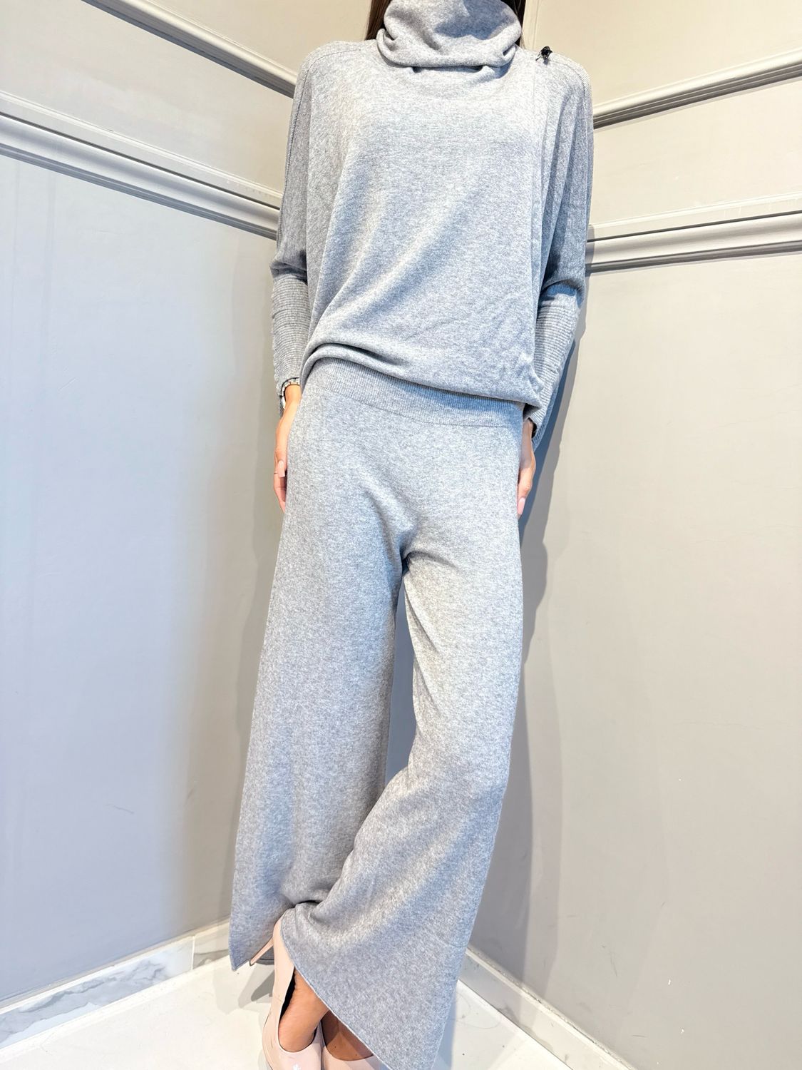 HAVE ONE - completo in maglia collo ciambella grigio HMG-R006