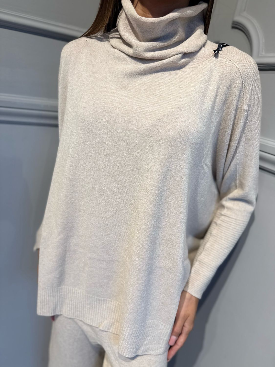 HAVE ONE - completo in maglia over collo ciambella beige HMG-R006