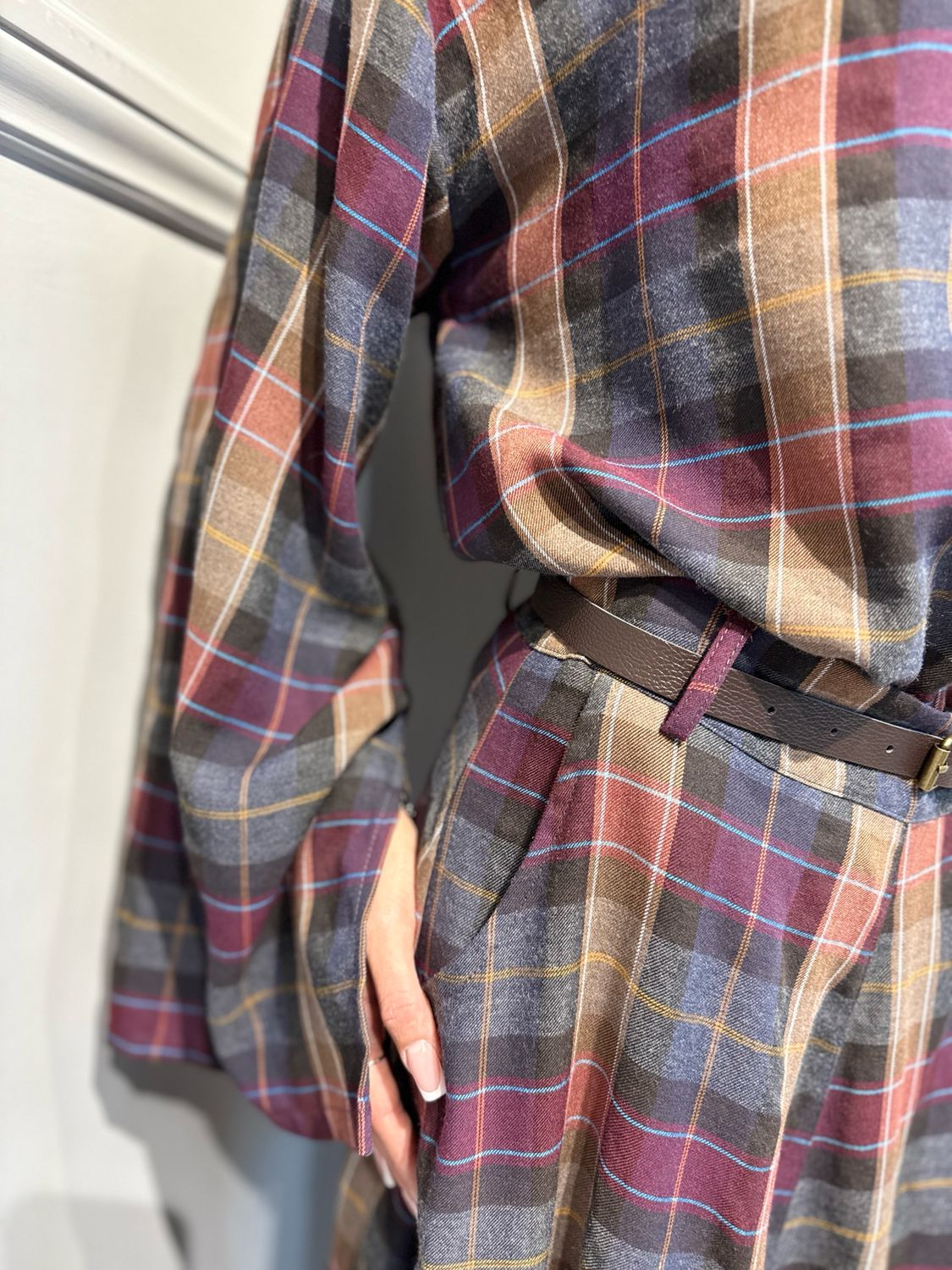 TENSIONE IN - blusa con maniche a campana e spacchi FW260168 quadro brunello