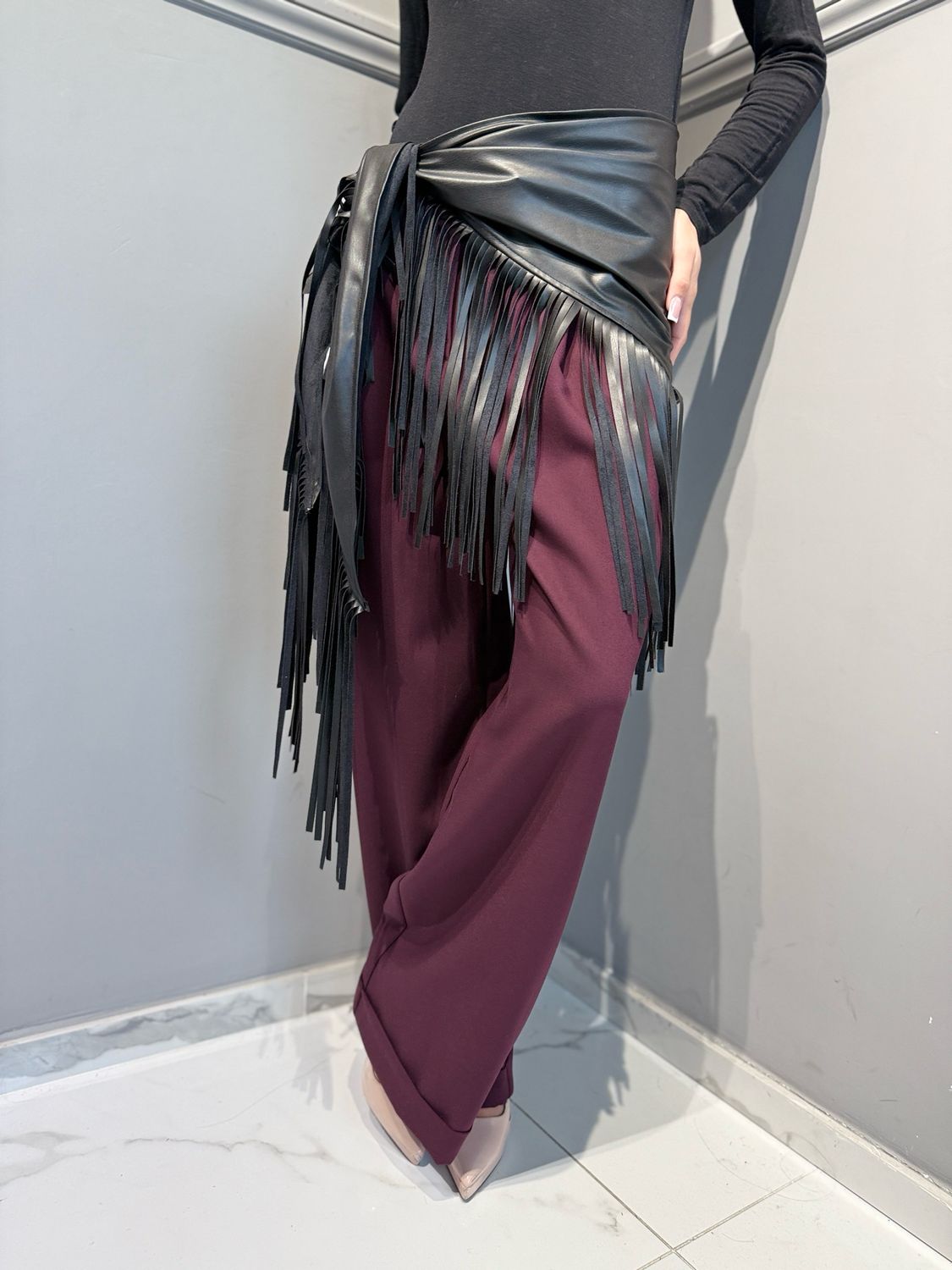TENSIONE IN - pareo frange ecopelle nero 40713
