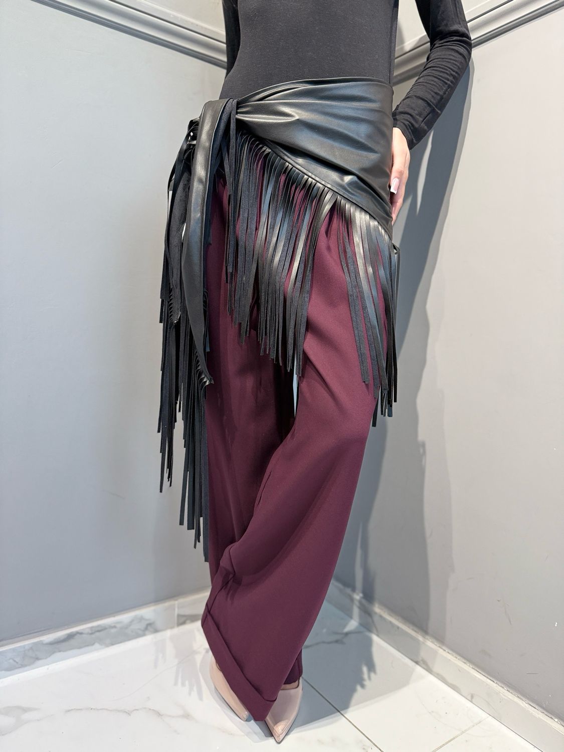 TENSIONE IN - pareo frange ecopelle nero 40713