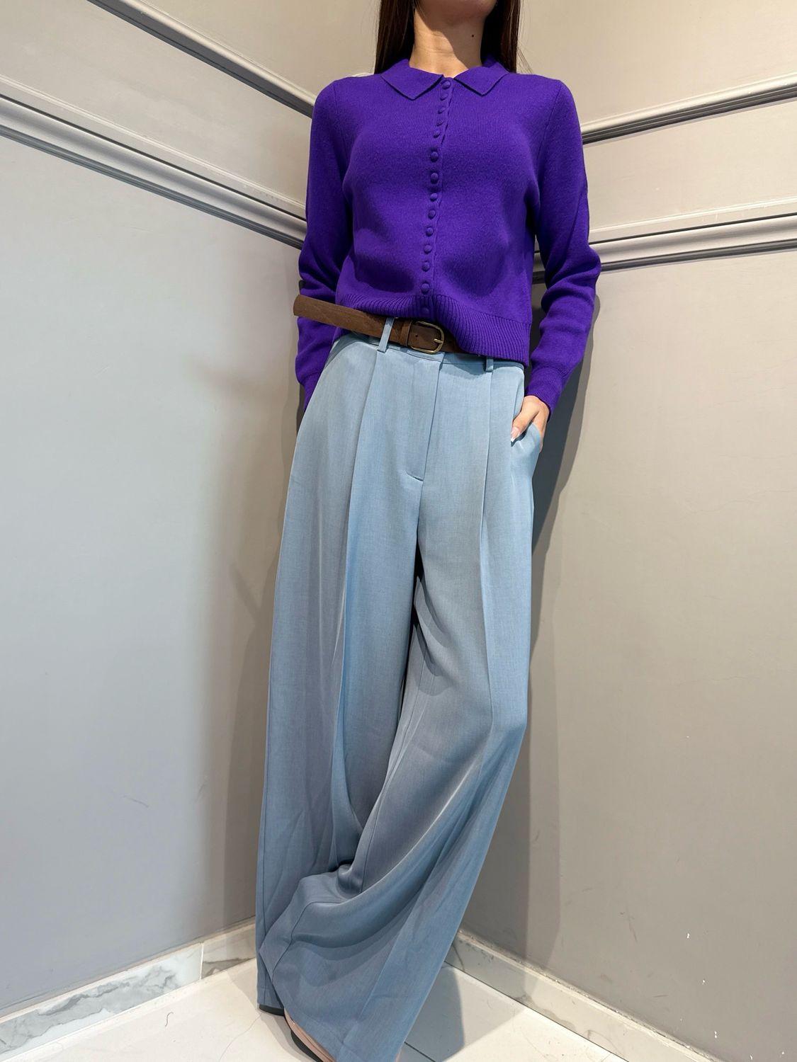 TENSIONE IN - pantalone a palazzo con pences in tessuto fluido ELIDE AI264020CAMP polvere
