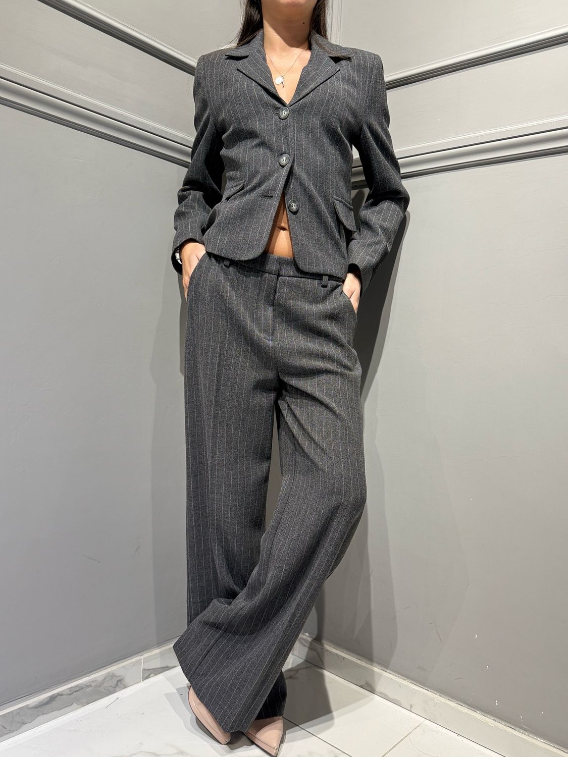 TENSIONE IN - pantalone a palazzo gessato con tasche laterali 27P6610 grigio