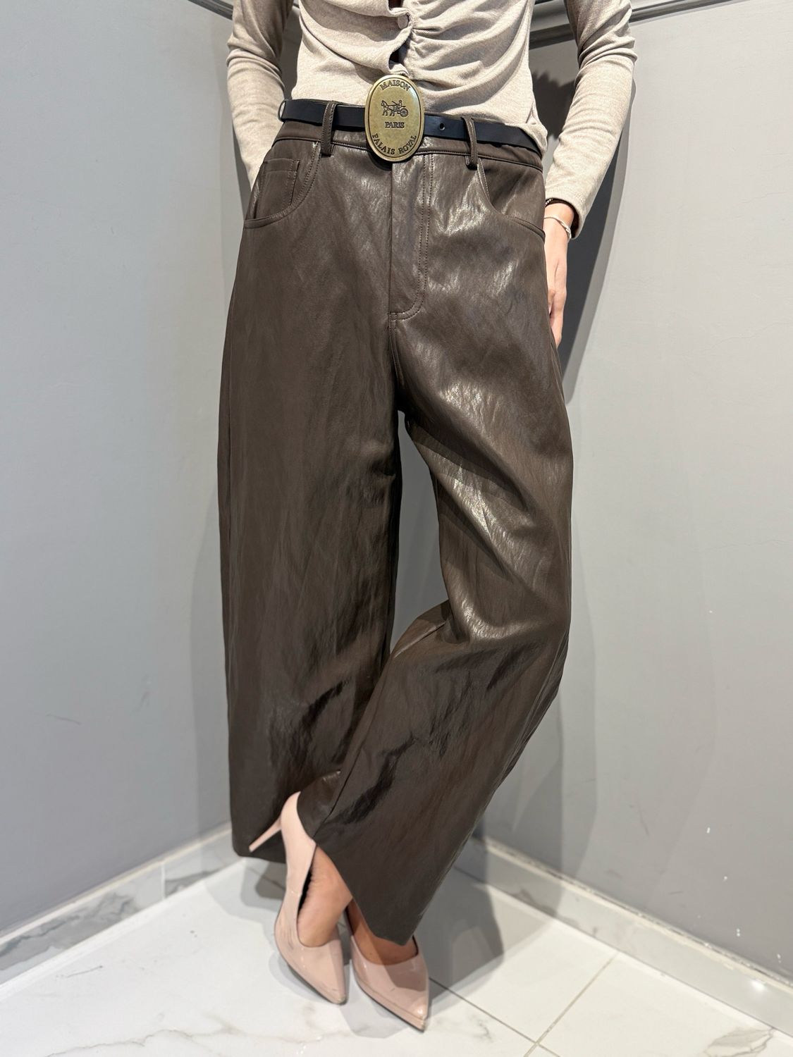 TENSIONE IN - pantalone in ecopelle W26P660 Moro