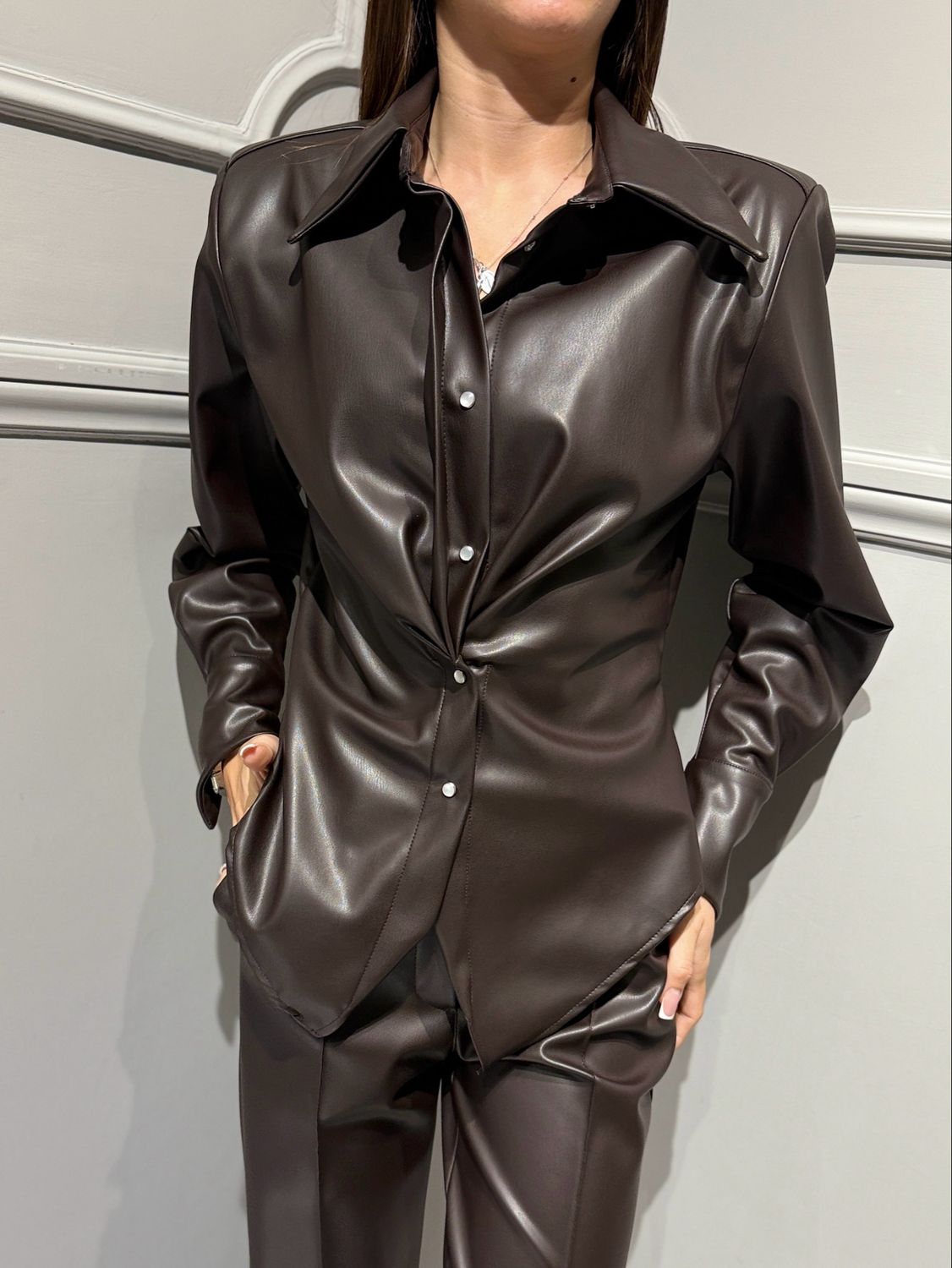 TENSIONE IN - camicia in ecopelle avvitata FW260186 Moro