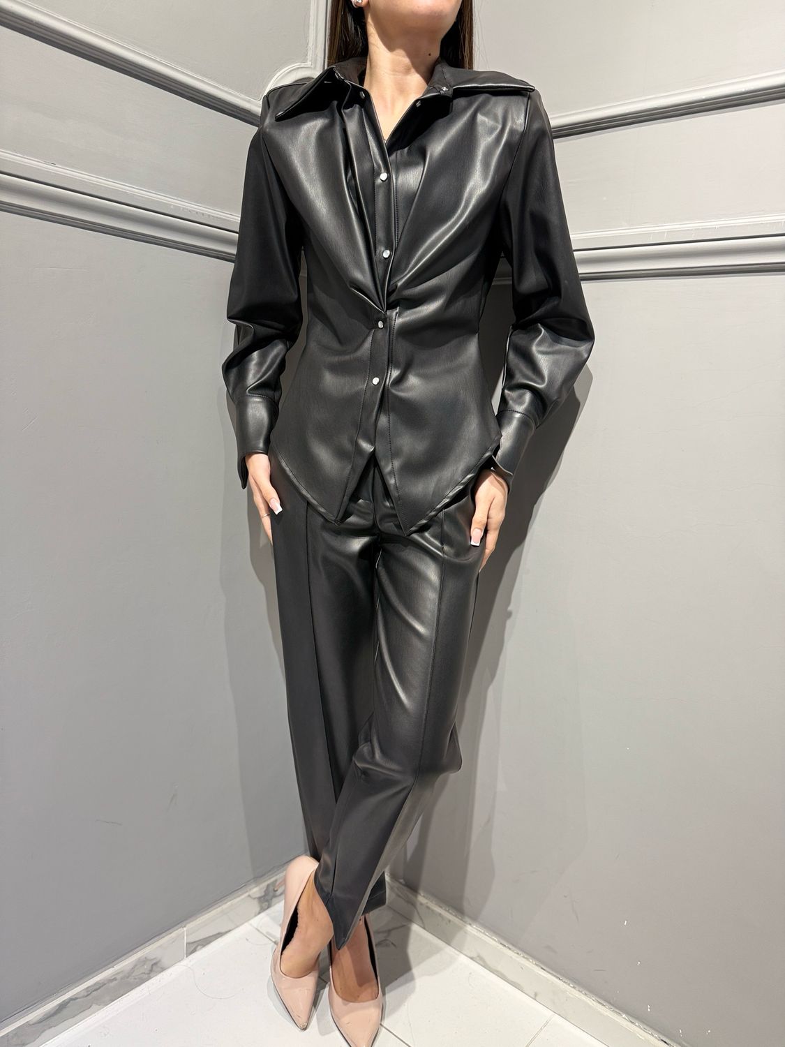 Tensione in - Camicia in ecopelle avvitata FW260186 Nero