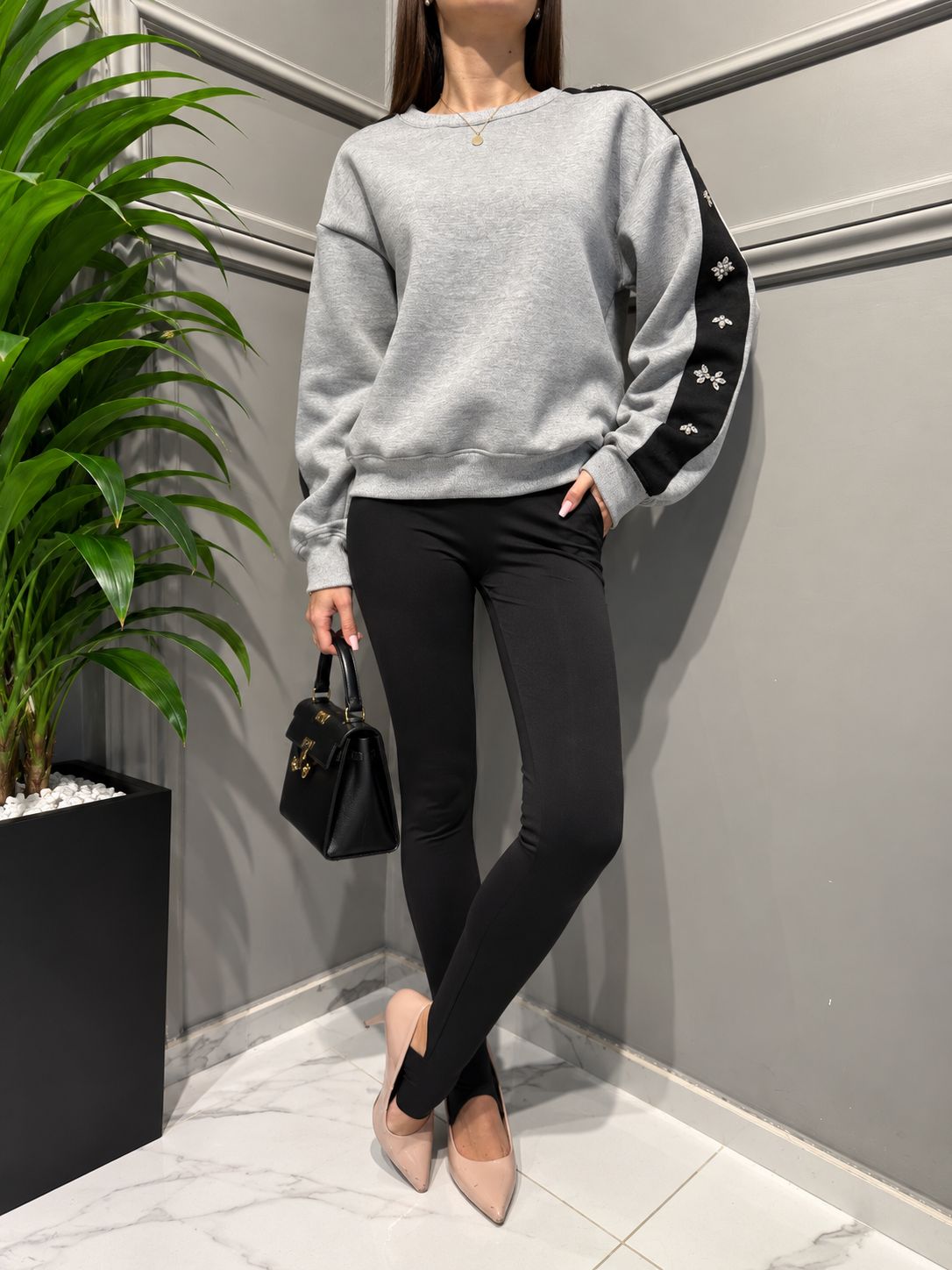 Tensione In - felpa girocollo con pietre 40993 grigio