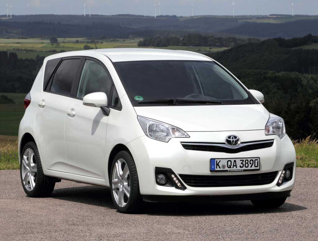 TOYOTA Verso-S 2010-