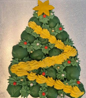 Vanilla Profiterole Christmas Tree