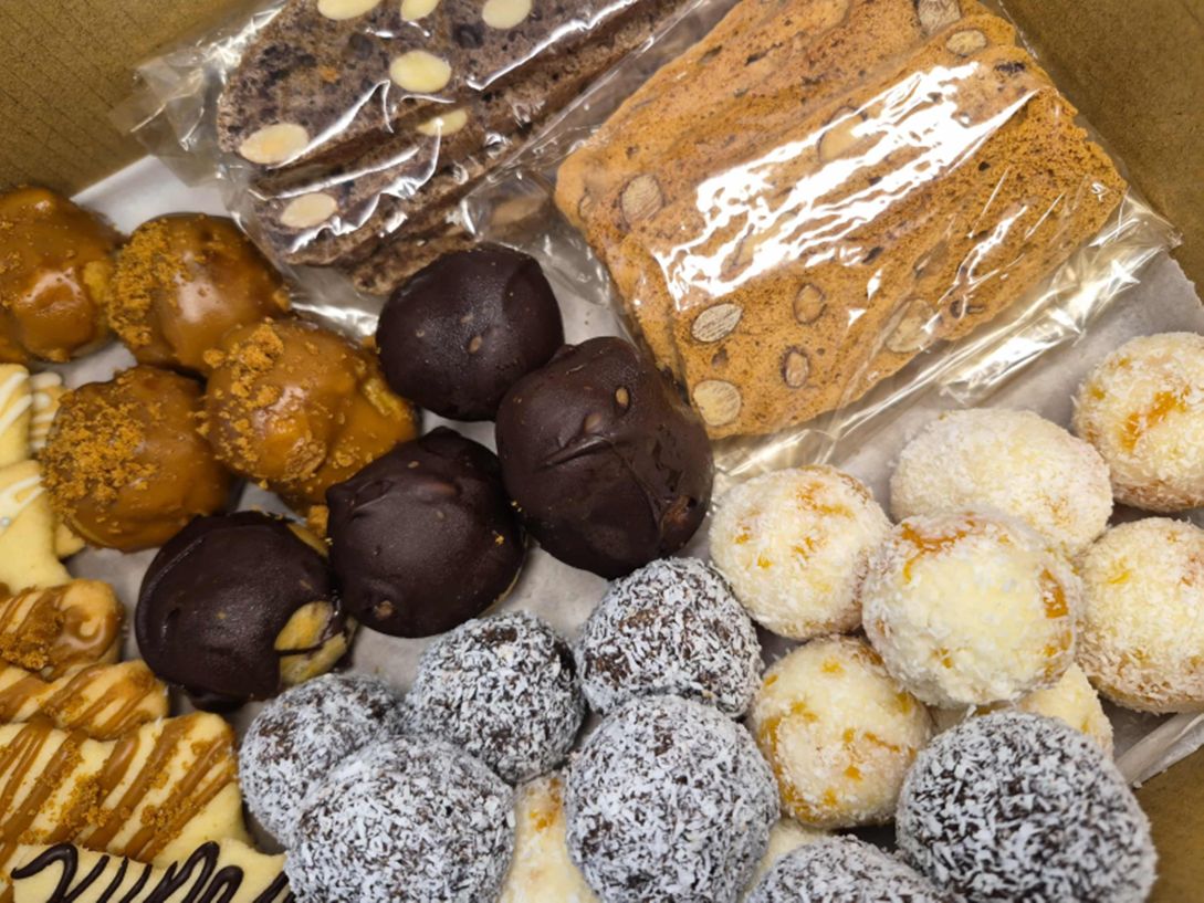 Large Christmas Goodies Pack