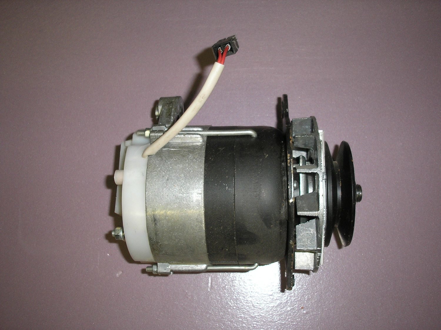 Alternator. New style for electric tach, 1000w.