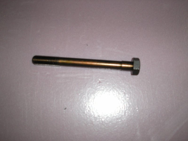 Long bolt of cylinder head