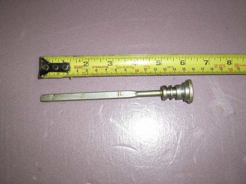 Hydraulic tank dipstick