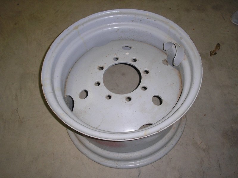 8 hole wheel for 13.6x20 tire