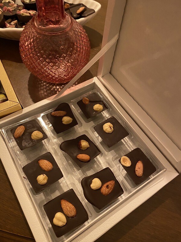 Cioccolatini nocciole mandorle salate confezione regalo