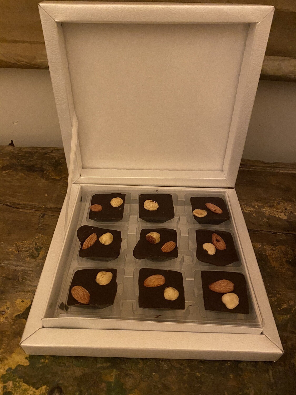 Cioccolatini nocciole mandorle salate confezione regalo