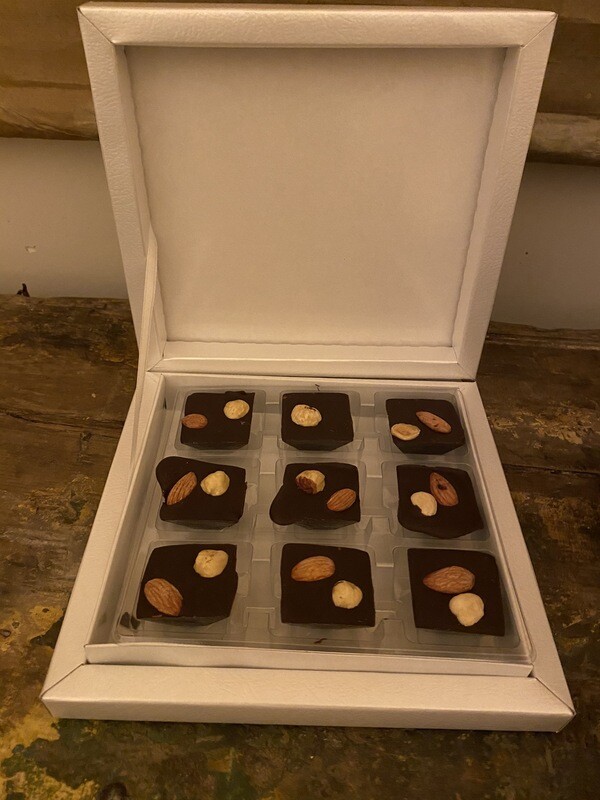 Cioccolatini nocciole mandorle salate confezione regalo