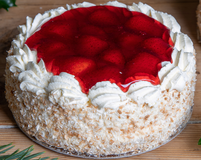 Strawberry Gateaux (Regular: 4 - 6 portions) COOP
