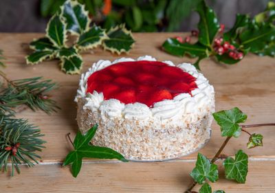 Strawberry Gateau (Regular: 4 - 6 portions) MORRISONS