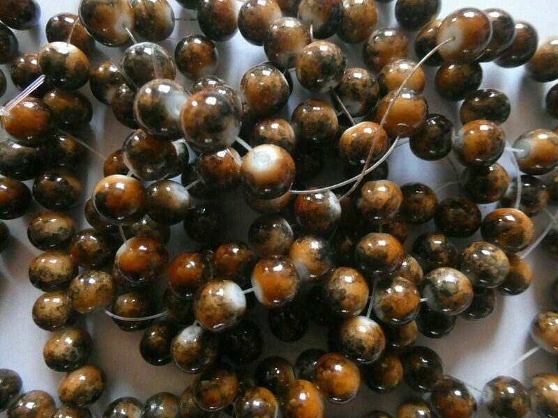 20 perles de verre marron marbré