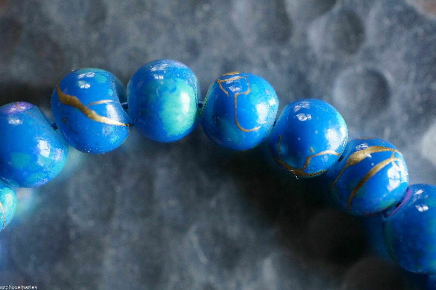 30 perles de verre  6 mm bleu vert balayages or