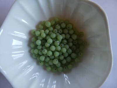 100 perles de verre artisanal 4 mm environ vert anis brillant