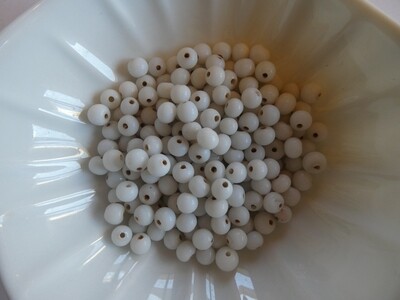 100 perles de verre artisanal 4 mm environ blanc brillant