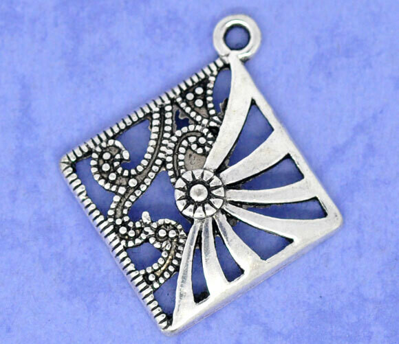 4 pendentifs losanges argentés 27  x 24 mm