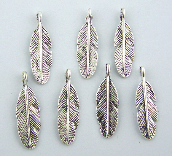 10 pendentifs breloques plume en argent tibétain  9 x 30 mm