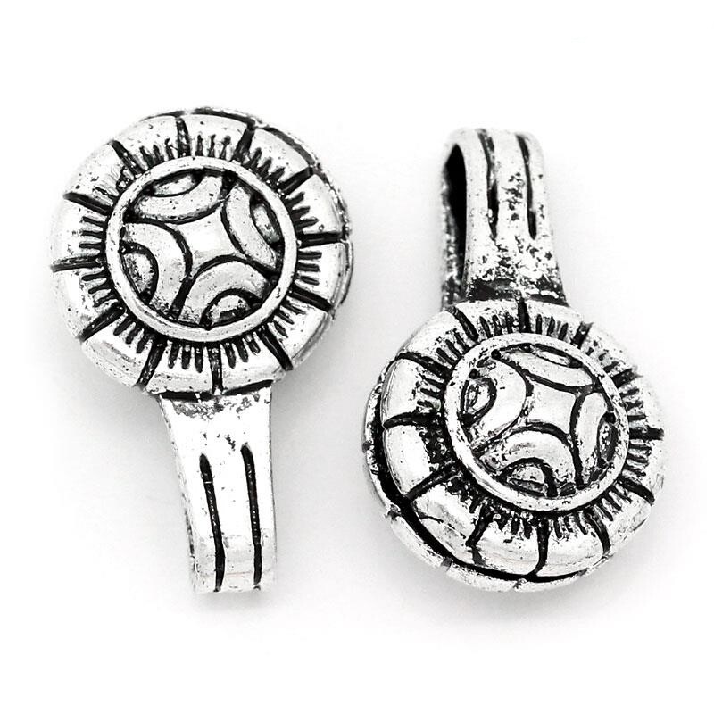 2 pendentifs motif rond argenté vieilli 21 x 12 mm