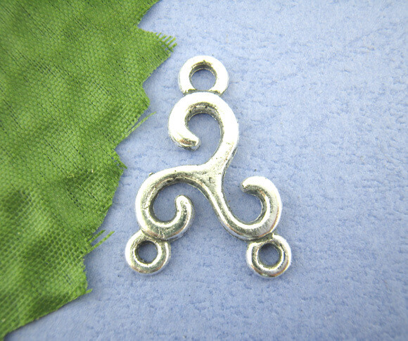 10 pendentifs breloques triskel 18 x 27 mm