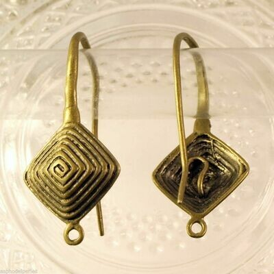 Paire de crochets de boucles d'oreilles couleur bronze forme losange à spirale 31x16mm
