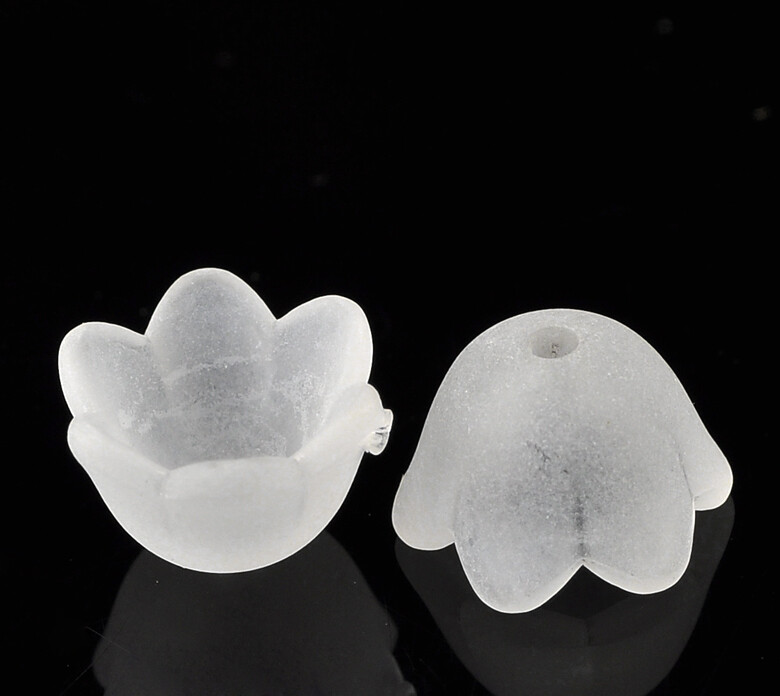 40 perles intercalaires fleur blanches givrées en lucite 10 x 7 mm