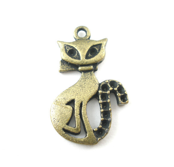 6 pendentifs breloques chat  couleur bronze 16 x 26 mm