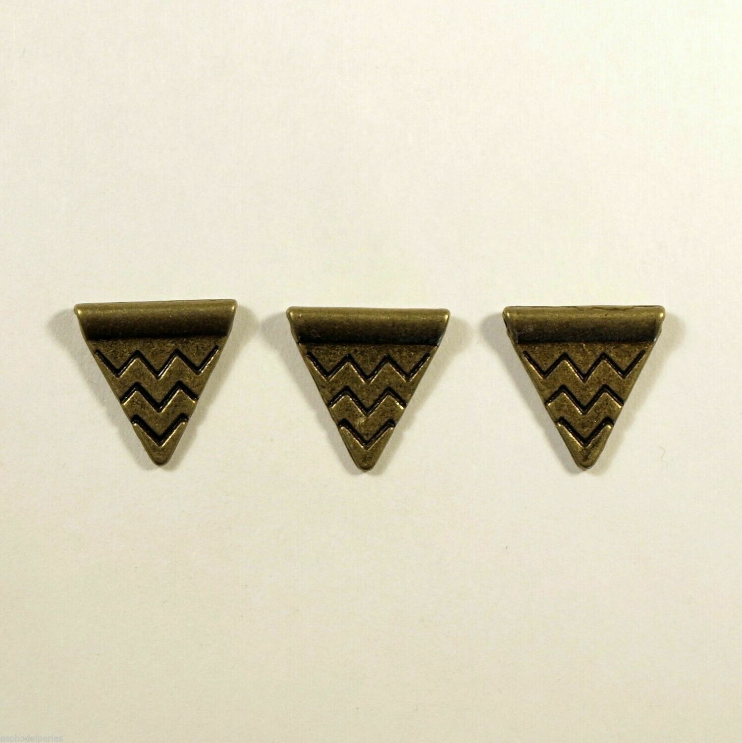 10 perles forme triangle à motif vagues métal couleur bronze 14x14 mm