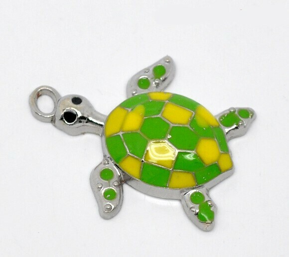2 pendentifs breloques émaillés tortue verte et jaune  28 x 24 mm
