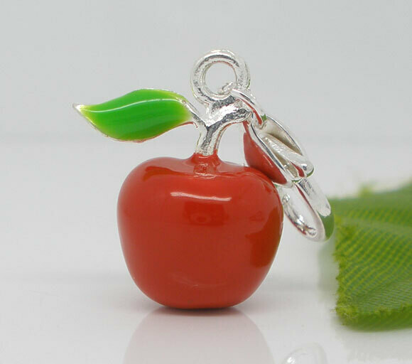 Pendentif breloque émaillée pomme 3D  32 x 15 mm monté sur mousqueton coeur