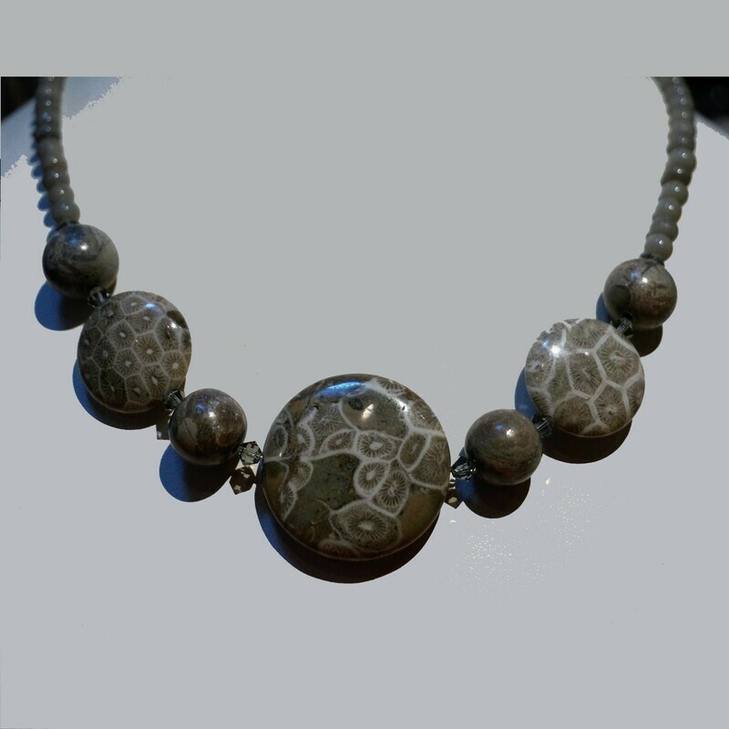 ​Collier fossiles coraux