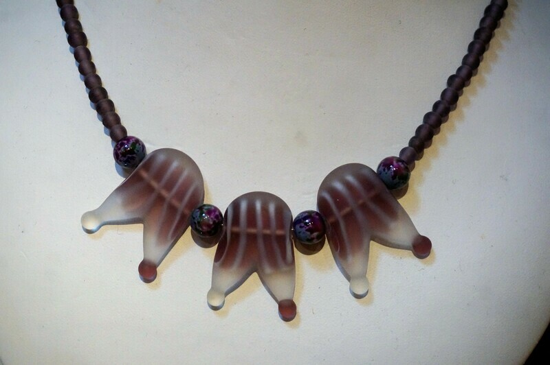 Collier fou du roi rouge parme