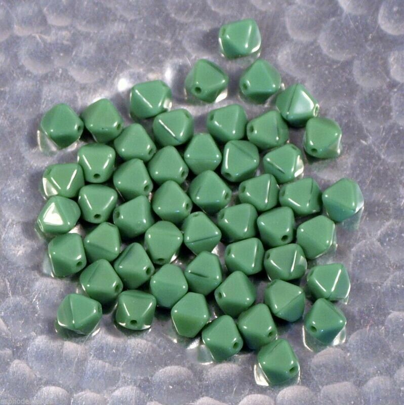 25 perles bicones double pyramide vert opaque  6 mm