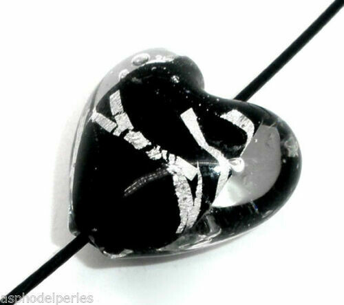 2 perles de verre en forme de coeur transp noir et feuille d'argent 20 x 20 mm
